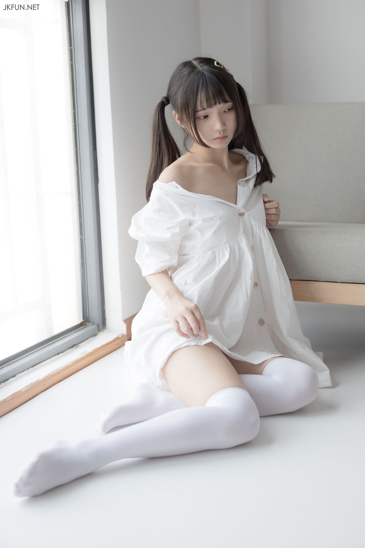 Cute loligirl in white dress - (90P)